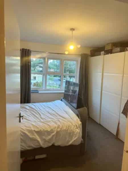 2 Double Bedroom Terraced House with New Bathroom and Garden