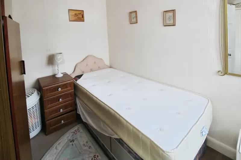 2 Bed Semi-Detached Bungalow for Sale Near Barnehurst Station