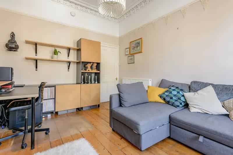 Well Presented 2 Double Bedroom Flat Hillside Edinburgh