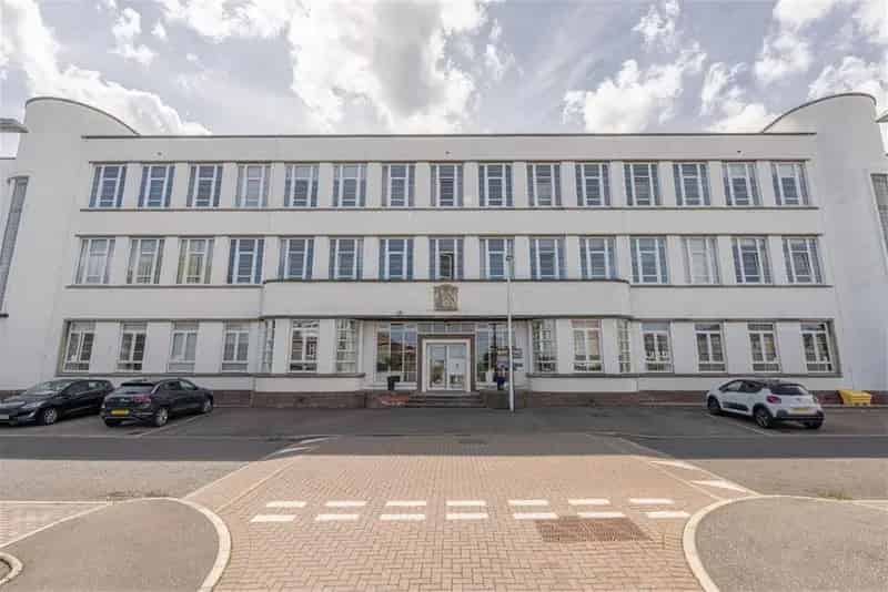 1 Bed Flat - Ground Floor with 1 Reception Room