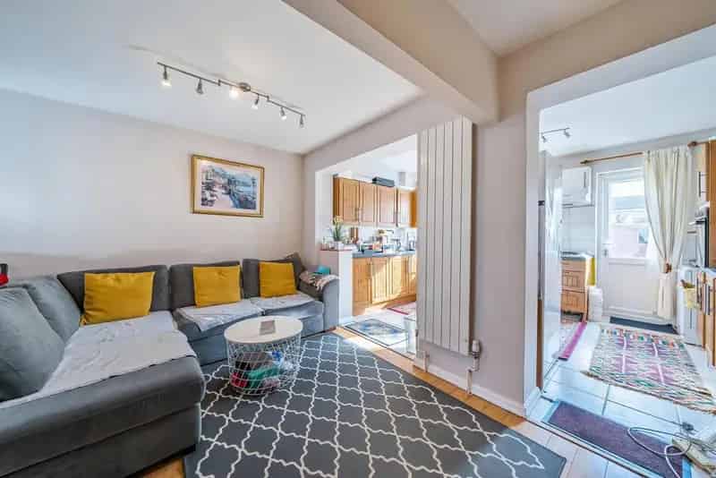 Spacious 1960s Townhouse - Bright and Airy