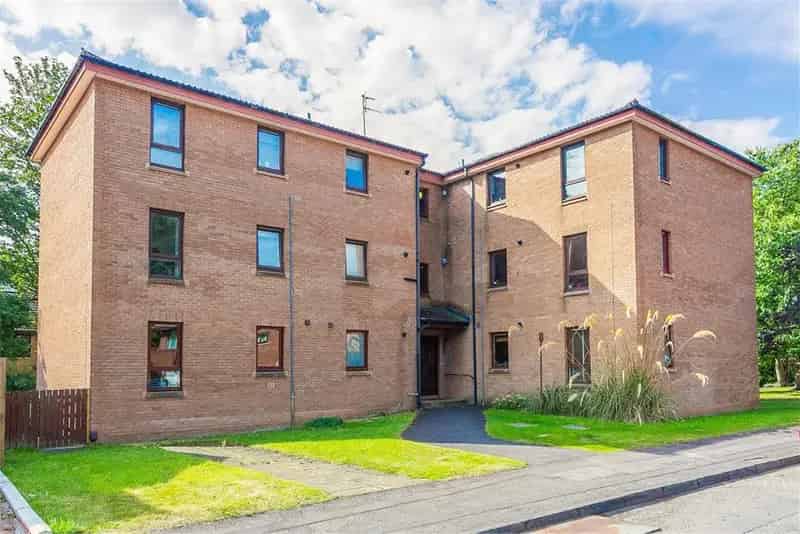 2 Bed Flat Ground Floor Allocated Parking West Edinburgh