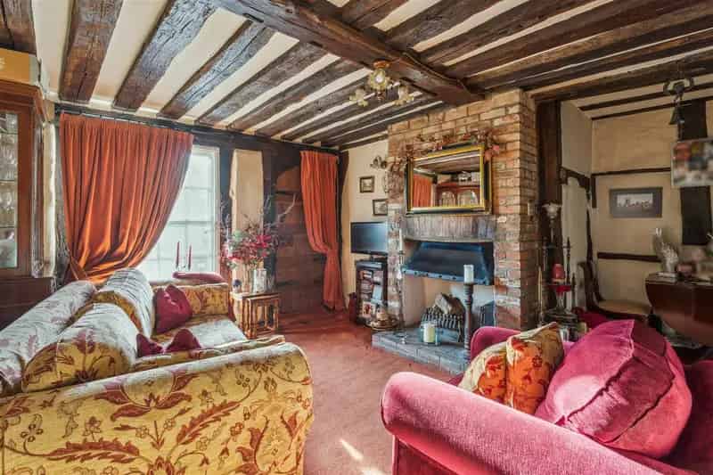 16th Century Grade II Listed Cottage St Albans Two Bedrooms