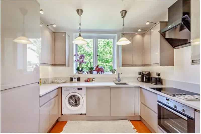 3 Bedroom Maisonette For Sale