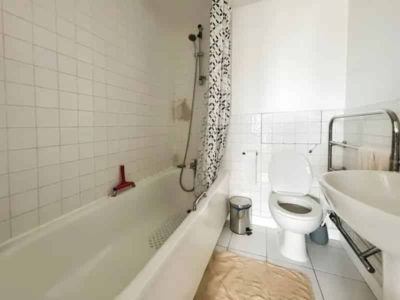 2 Bedroom Flat for Sale in London E15 Near Maryland and Stratford Stations