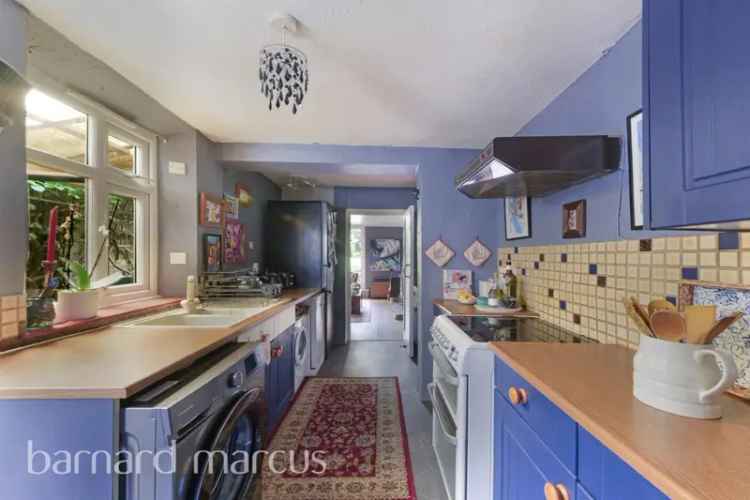 Two Bedroom Semi-Detached House in Epsom College Area