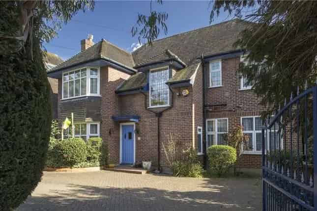 5 Bedroom Detached House for Sale in Copse Hill West Wimbledon