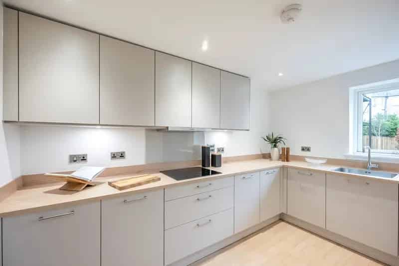 3-Bed Apartment Craiglockhart  Ample Storage Ensuite