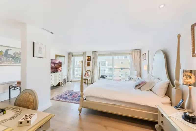 5 Bedroom Riverfront Apartment For Sale in Riverside West