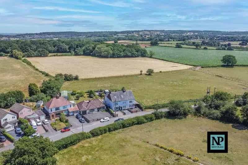 3 Bed Semi-Rural House with Large Extension and Field Views