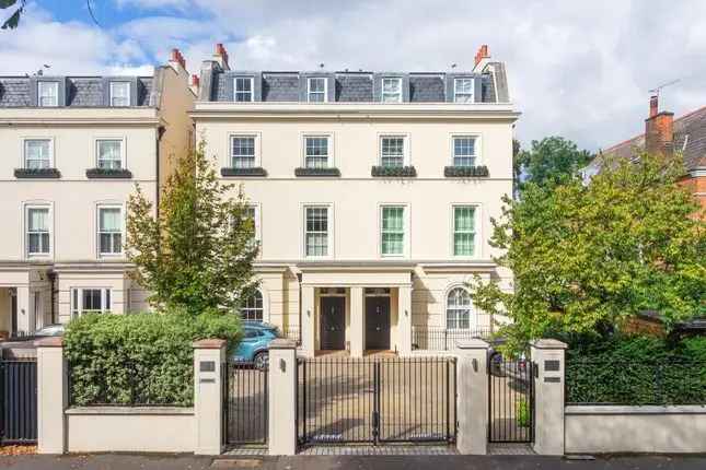 Luxury Semi Detached House for Sale in London SW18