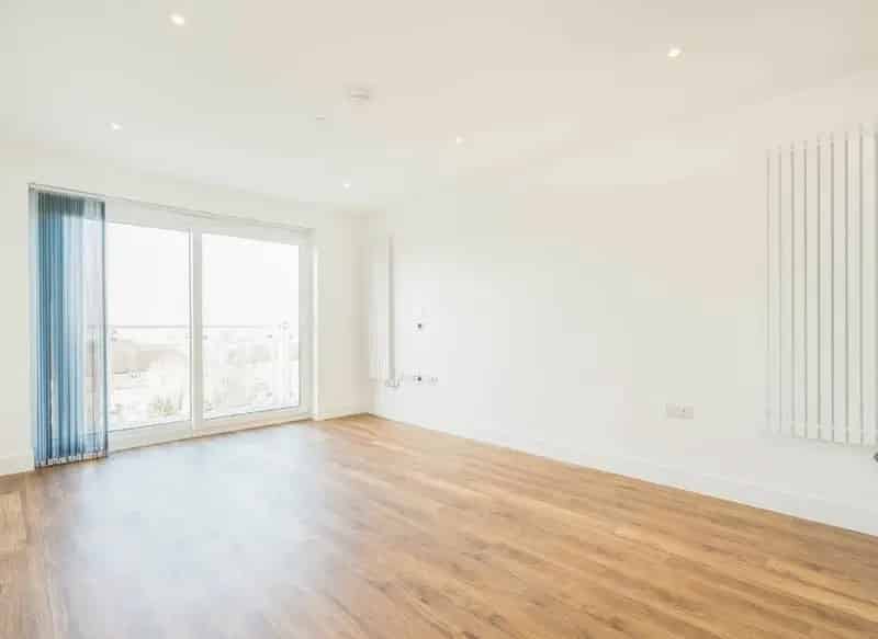 2 Double Bedroom 2 Bathroom Apartment with Parking and Balcony