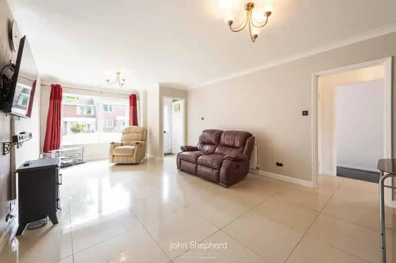 2 Bedroom Maisonette for Sale
