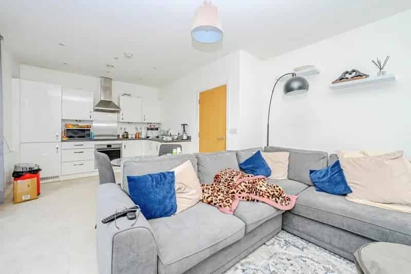 Stylish Penthouse Apartment near Apsley Station