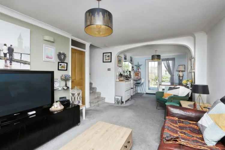 Four Bedroom House with Wrap Around Garden and Garage