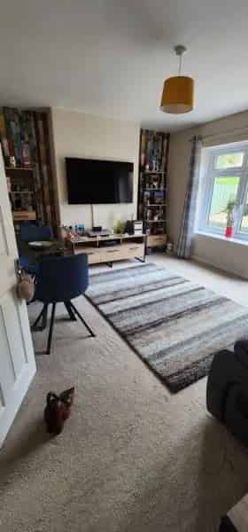 2 Bed Ground Floor Maisonette with Garden and Sea View