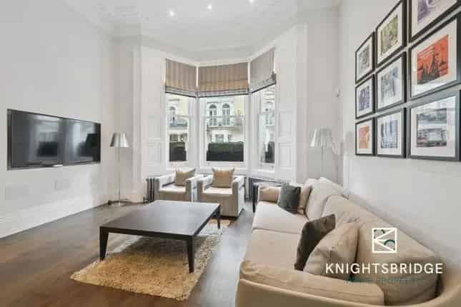 2-Bedroom Flat for Sale in De Vere Gardens London W8