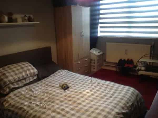 Over 50s Retirement Property Near Shops and Park