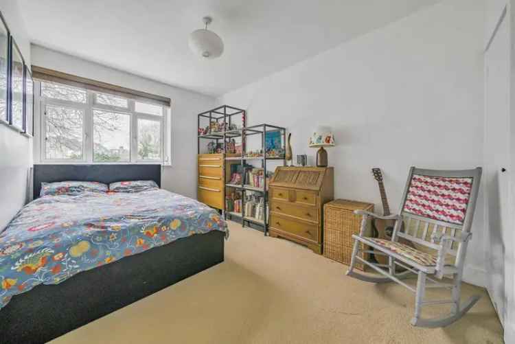 Flat For Sale in London, England