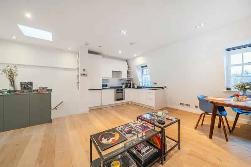 Top Floor Flat near Kensington Gardens