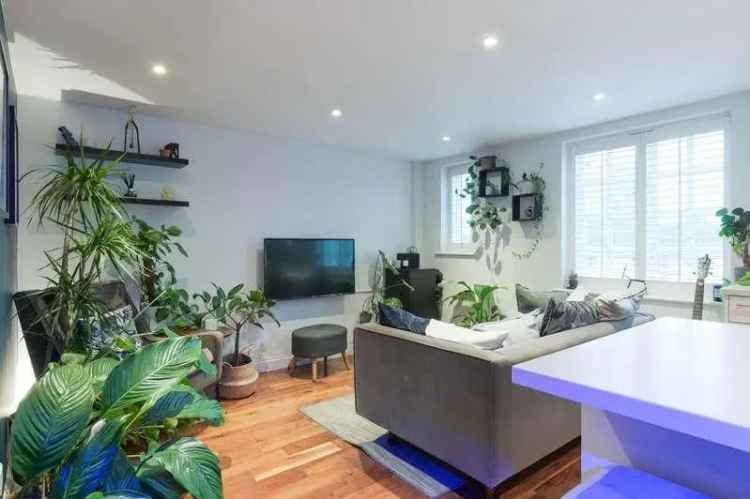 1 Bed Flat for Sale Gated Parking Communal Gardens