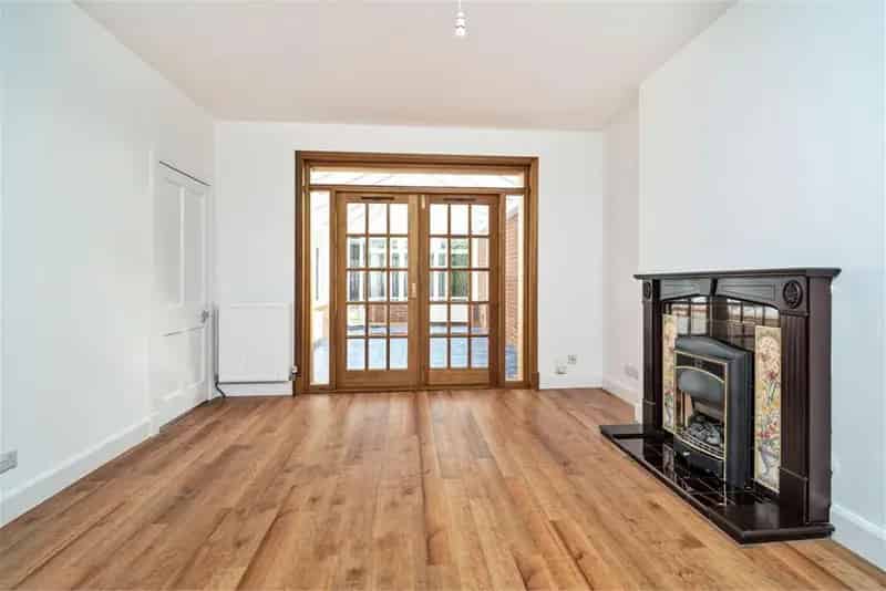 2 Bed Bungalow Semi Detached with 2 Reception Rooms