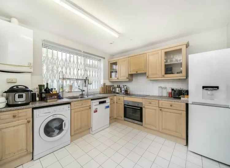 Flat For Sale in London, England