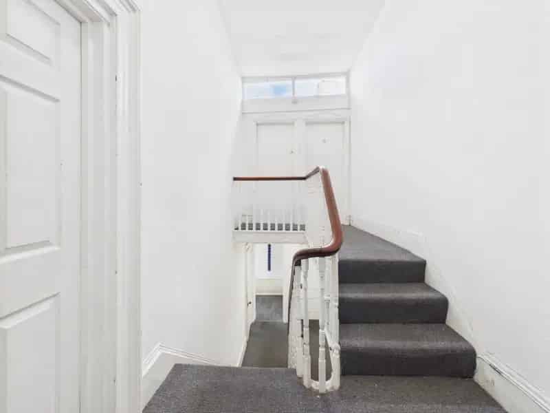 6 bedroom House
 For Sale