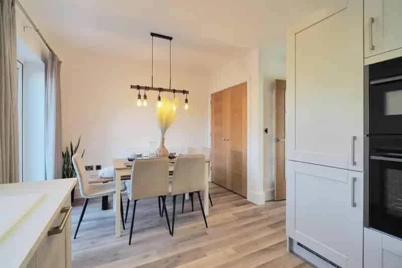 2-Bedroom Semi-Detached House in Oakwood Grove