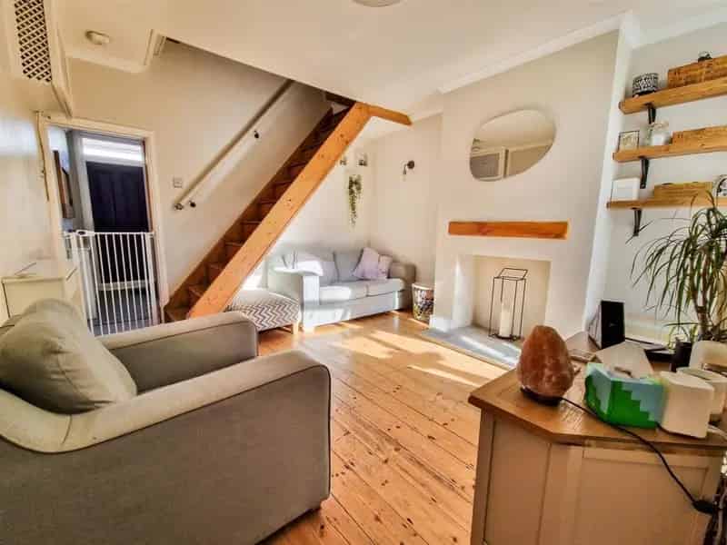 2 Bedroom Victorian Terraced House For Sale Near Town Centre