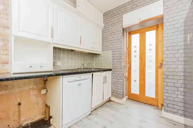 3 Bedroom Semi-Detached House - Family Home - No Onward Chain