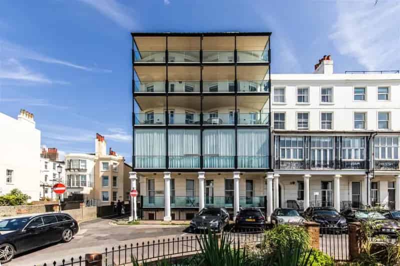 4 Bedroom Flat High Ceilings Wooden Flooring Wrap Around Balcony