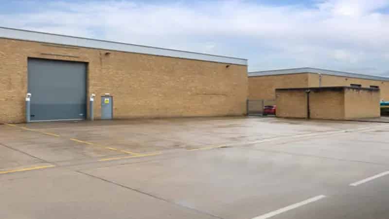 Semi-Detached Warehouse Unit Slough Trading Estate