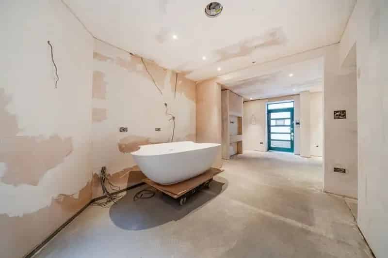 Luxury Victorian Apartment Partially Completed Central London