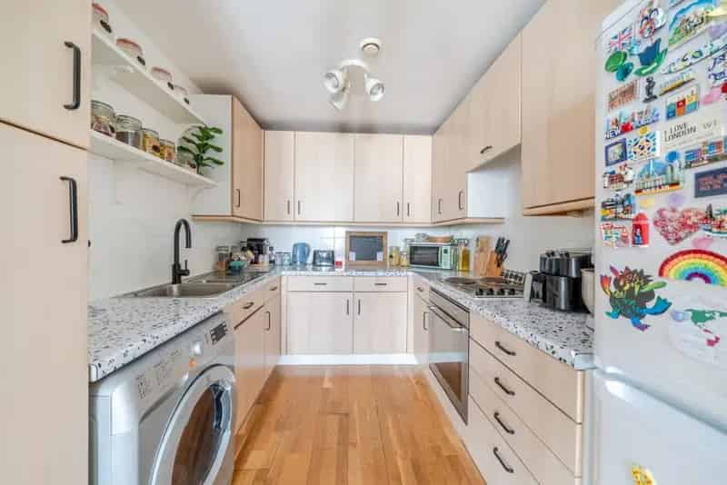 Spacious One Bedroom Apartment with Terrace and Storage