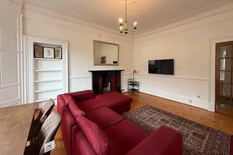 2 Double Bedroom Flat Freshly Decorated Fully Furnished