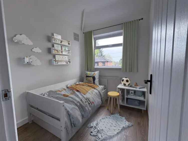 3 Bedroom Semi-Detached House Hall Green Birmingham