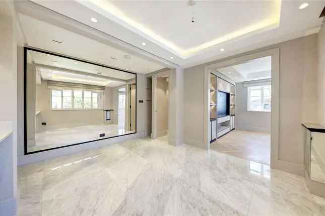 3 Bed Flat for Sale in Kensington W8