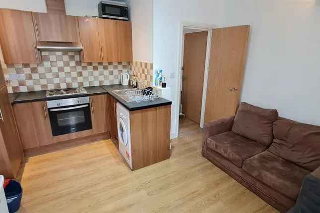 Flat to rent in Colum Road, Cathays, Cardiff CF10