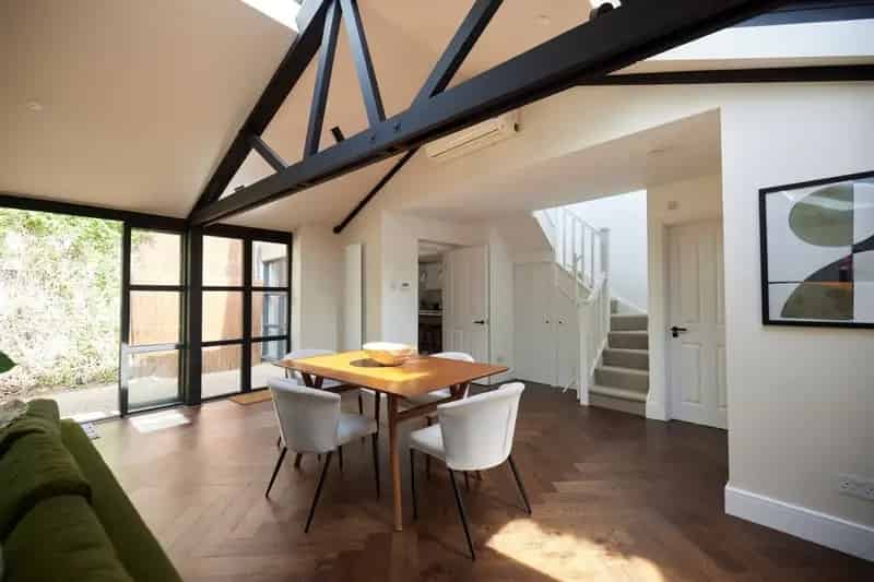 Spacious 3-Bedroom House Near Hammersmith Station