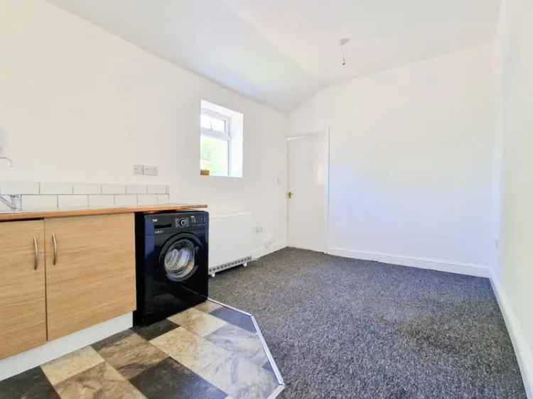 1 Bedroom Flat Close to Amenities Available Now