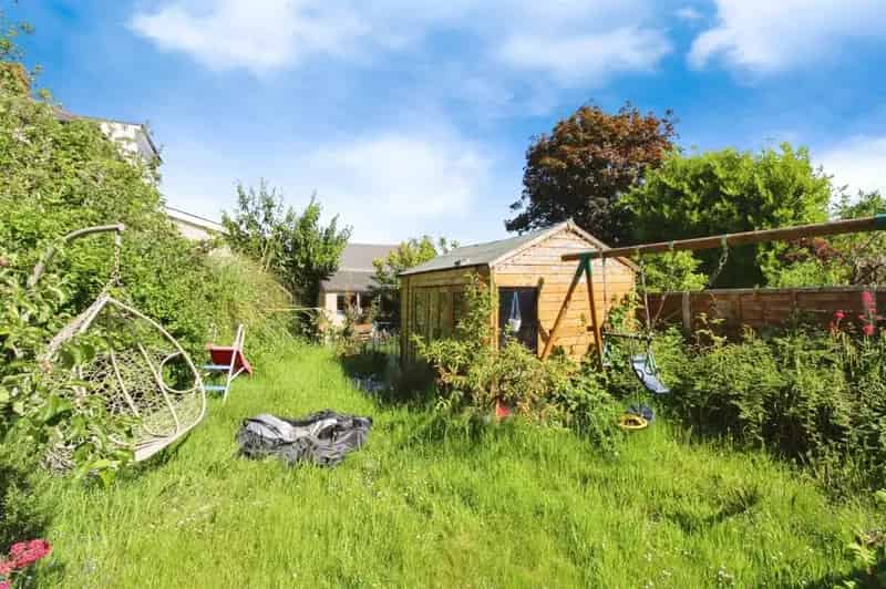 3 Bedroom Semi-Detached House with Parking and Large Garden