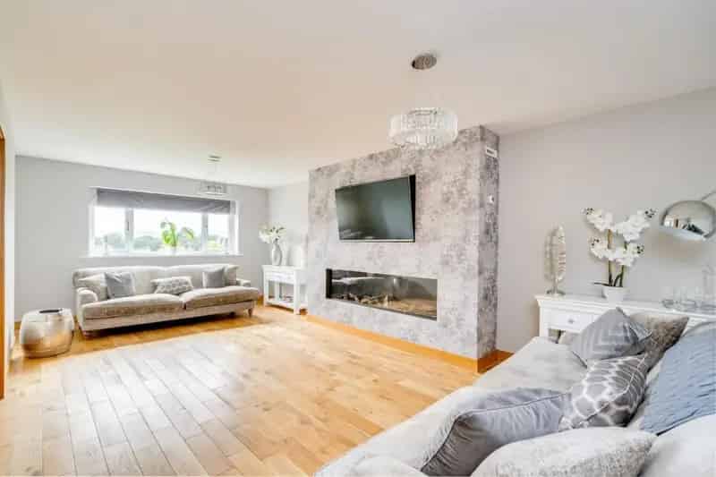 7 Bed Detached House For Sale - Extended Family Home