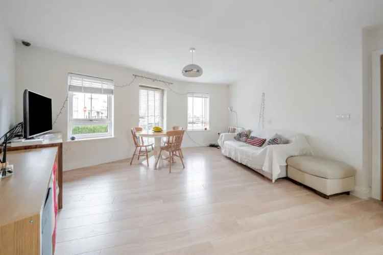 2 Bed Apartment Near Maidenhead Town Centre