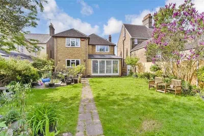 4 bed house for sale