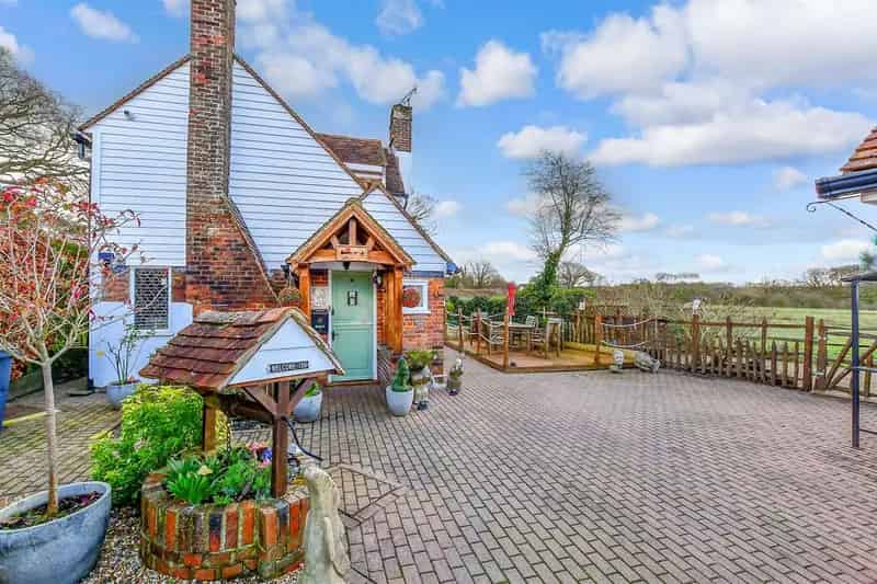 2 Bedroom Detached House for Sale Chain Free