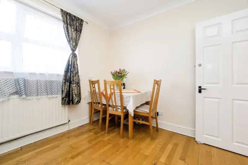 2-Bedroom Apartment in Leytonstone