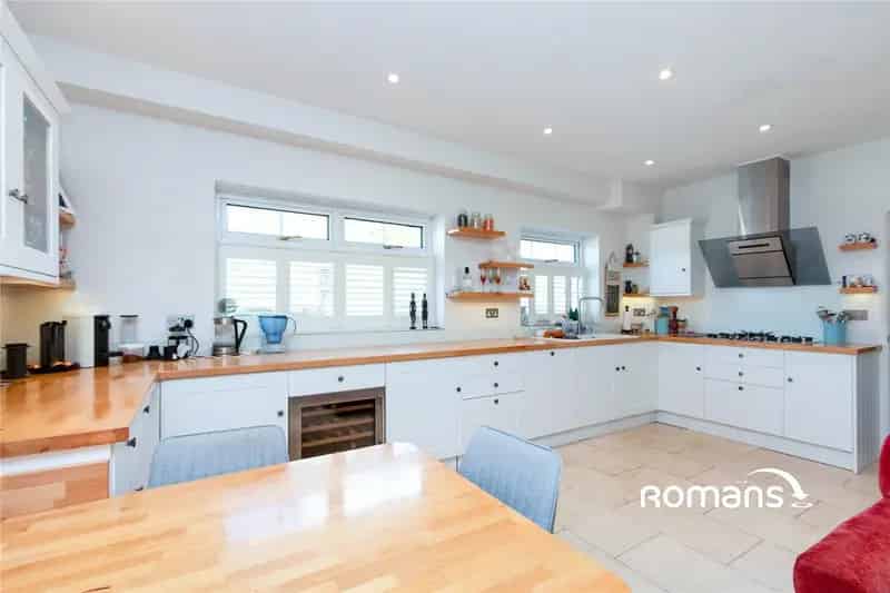 4 Bedroom Detached House in Binsted