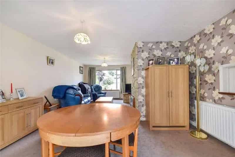 3 Bed Semi-Detached Dormer Bungalow For Sale Near Malvern Link Station
