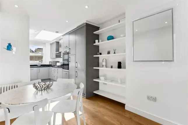 Terraced house to rent in Walton Street, Chelsea SW3